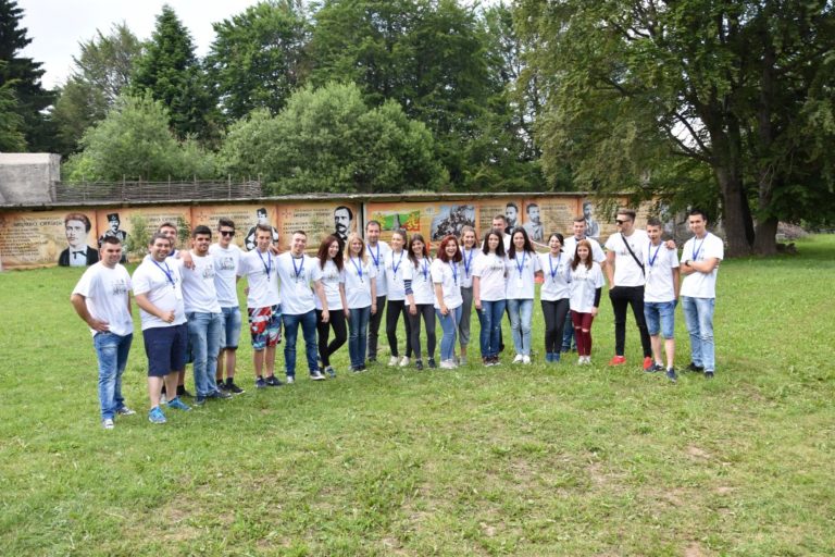 „Гласът на младите“ събра младежи от Босилеград и България на съвместен семинар в Боровец