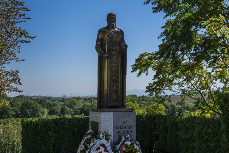 Фондация „Българска памет“ издигна паметник на цар Симеон