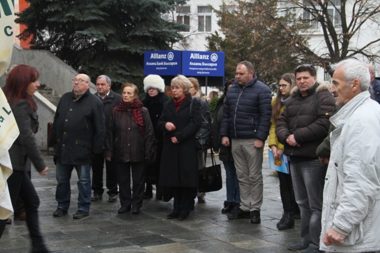 В Дупница е почетена паметта на жертвите от бомбардировката през 1944 година