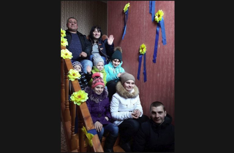 Бесарабско българско семейство осинови шест деца