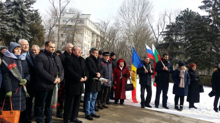 Българи в Молдова традиционно се събраха на 3 март до паметника на «Шипка»