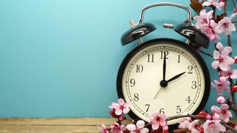 Преместихме стрелките с един час напред