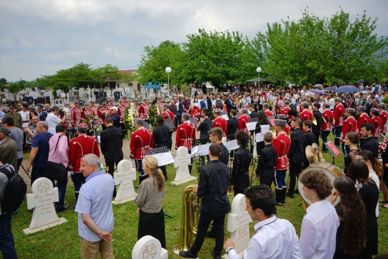 Президентът на Р. България и над 600 души отбелязаха 6 май в Ново село, Македония