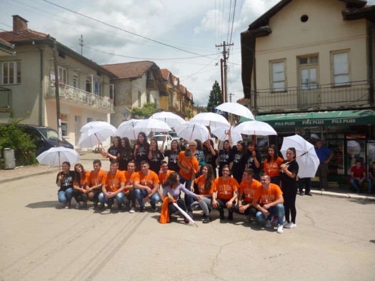 Дванадесетокласниците от босилеградската Гимназия взеха участие в традиционния „Абитуриентски парад“