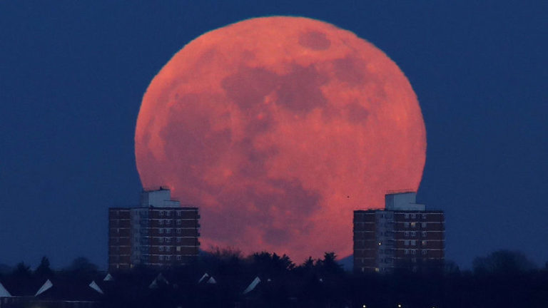 Довечера се очаква пълно лунно затъмнение