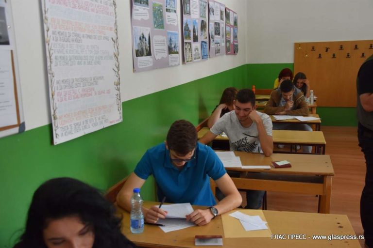 Приключиха кандидатстудентските изпити по 103 ПМС в Босилеград