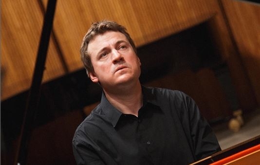 Класически концерт на Денис Громов – солист на Сочинската държавна филхармония – ще се състои в Кюстендил