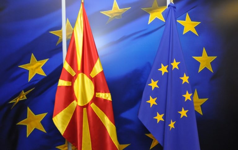 Много политически партии в Македония се обединиха в подкрепа на референдума, а македонския президентът Иванов ще бойкотира