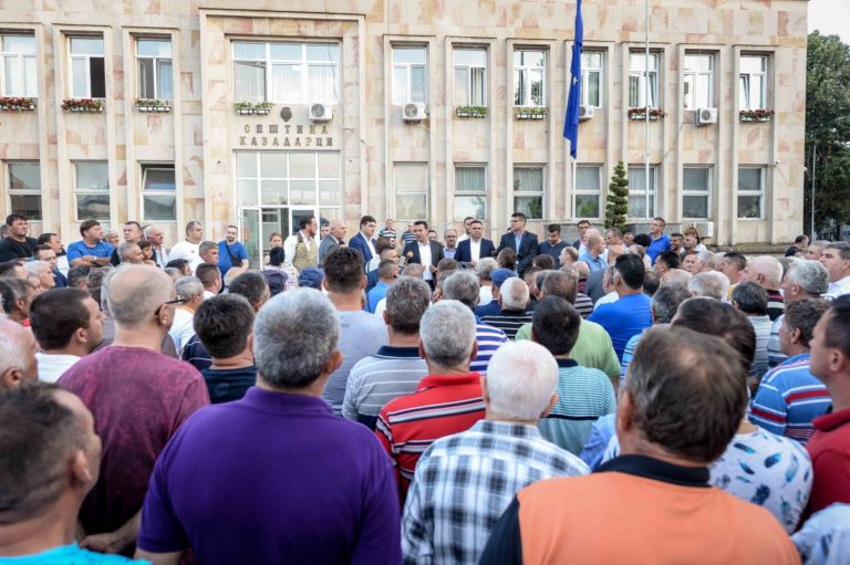 Протести на земеделците от Кавадарци и Неготино за цената на гроздето