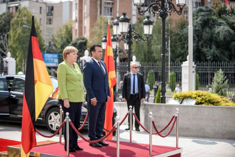 Германският канцлер Ангела Меркел в Македония: Референдумът е исторически шанс, който трябва да се използва