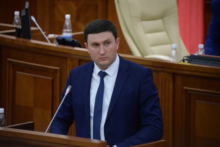 Депутат Владимир Односталко: на три хиляди деца в Молдова бе отказано в получаване на образованието