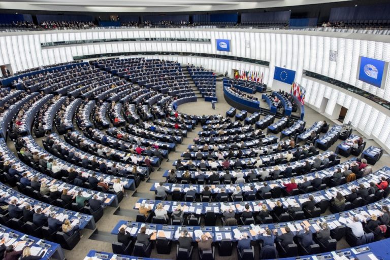 Европейският парламент препоръча започване на преговори с Македония през юни 2019 г. и гласува за екстрадиция на Груевски от Унгария