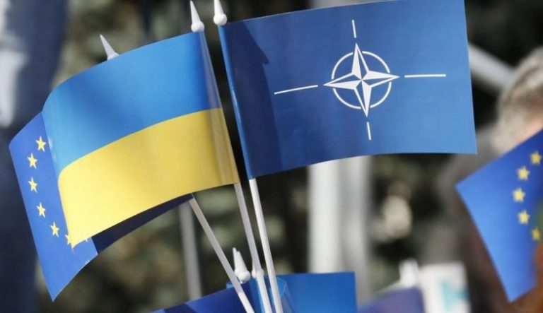 На първо четене украинският парламент одобри промените в Конституцията по отношение на курса в ЕС и НАТО