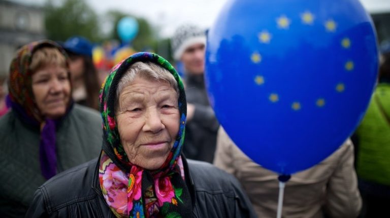 Проучване: Повече от 70% от гражданите на Молдова са недоволни от развитието на демокрацията в страната