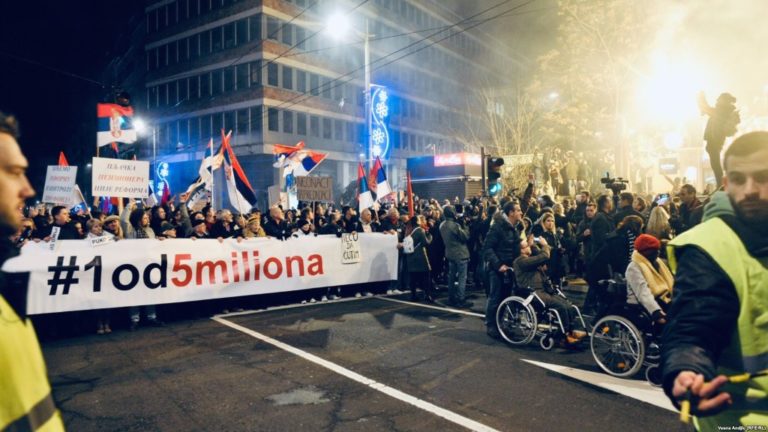 Četvrti protest „Stop krvavim košuljama“ u Beogradu