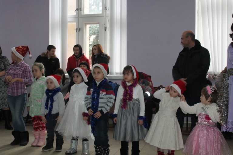 Деца с увреждания от молдовския район Тараклия получиха подаръци за Новата година
