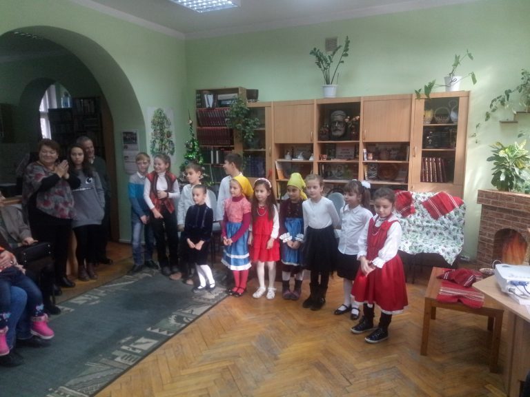 Неделното училище по български език в Кишинев приключи годината с представление по приказката „Мързеливата снаха“