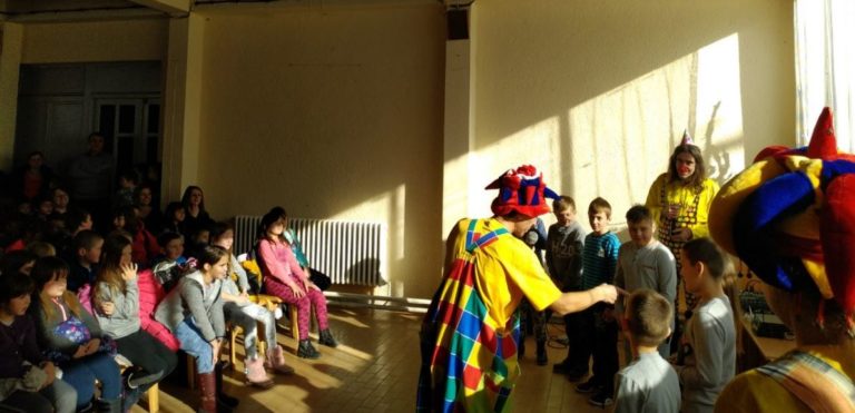 Спектакъл – клоунада беше изпълнен в основното училище „Георги Димитров“