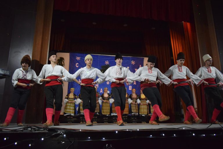 Центърът за култура представи своя новогодишен гала концерт