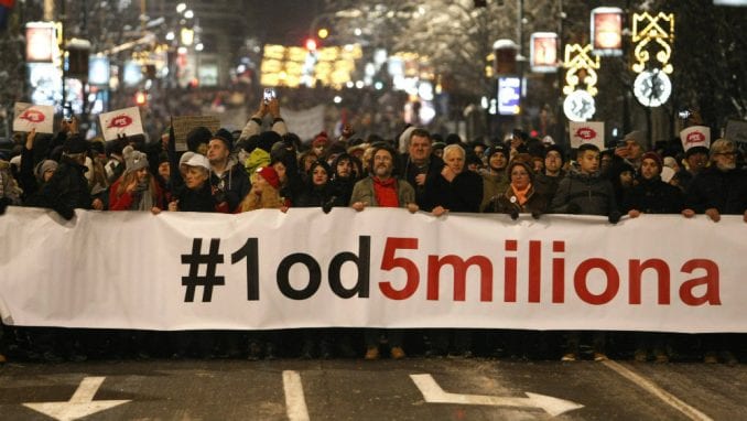 Protest „1 od 5 miliona“: U rukama Vučića izvršna i zakonodavna vlast (VIDEO)