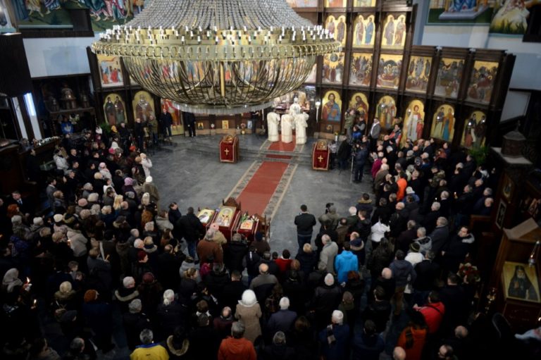 Гражданите и политиците в Македония отбелязаха деня на Рождество Христово – Коледа