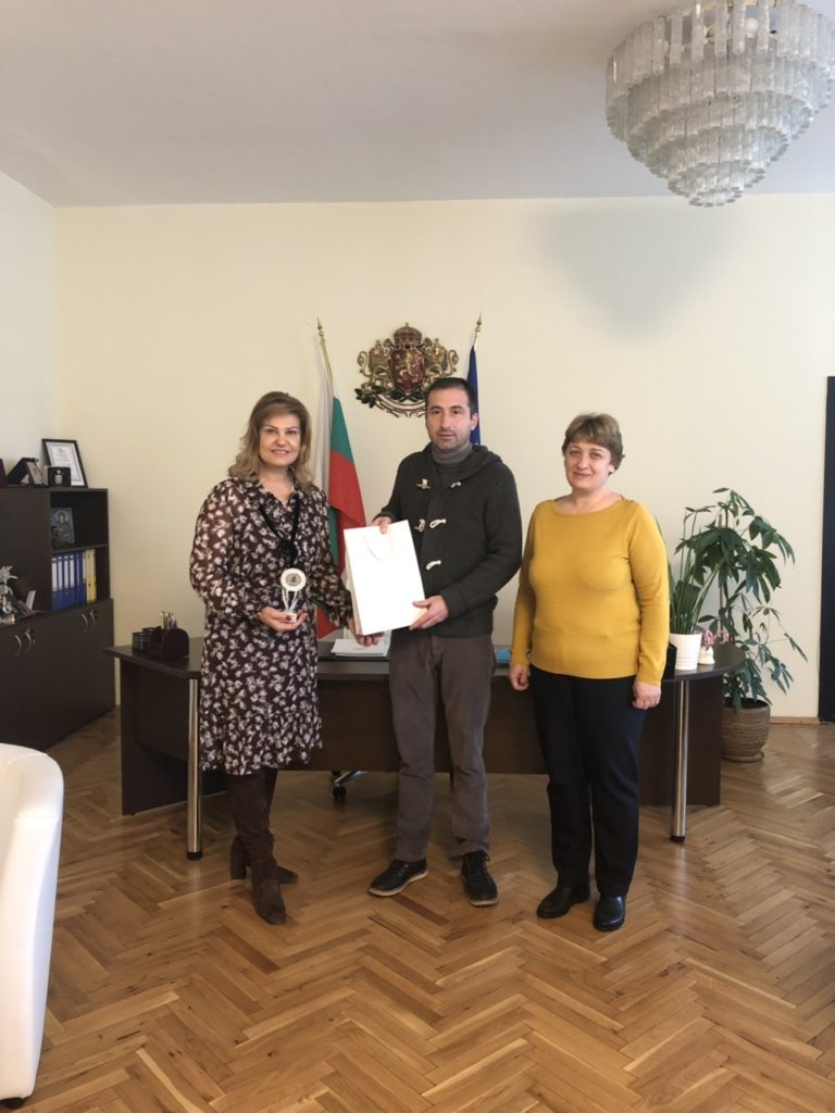 Областният управител на Перник Ирена Соколова с награда от сънародниците ни в Западните покрайнини