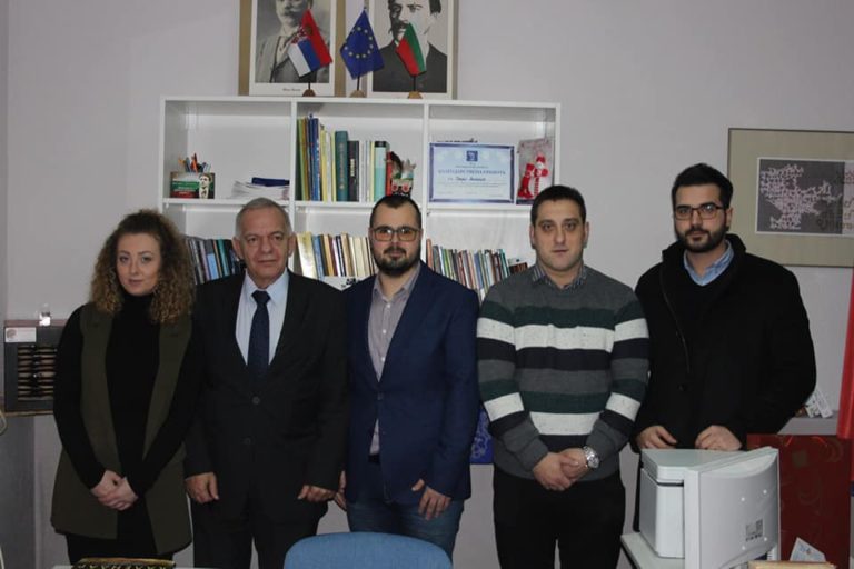 Посланикът Радко Влайков посети Българо-сръбския център във Враня