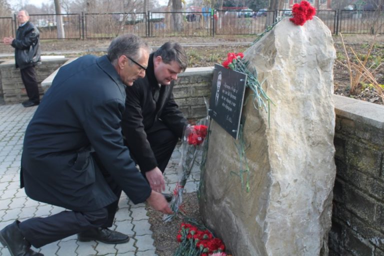 Бесарабските българи от Тараклия се поклониха пред паметта на Апостола на свободата