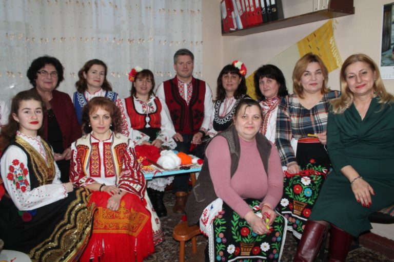 Майсторски клас по изработка на мартеници събра българи от три държави в бесарабския град Тараклия