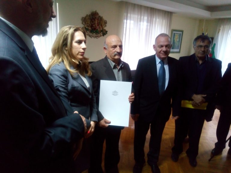 ВИЦЕПРЕМИЕРЪТ МАРИЯНА НИКОЛОВА ПРОВЕДЕ СРЕЩА С ПРЕДСТАВИТЕЛИ НА БЪЛГАРСКОТО МАЛЦИНСТВО В НИШ (ВИДЕО – ГЛАСПРЕСС)