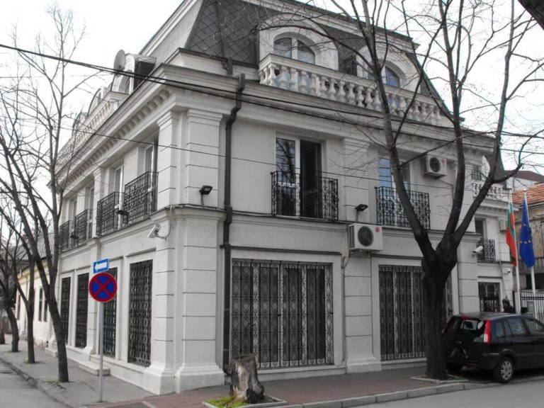 Отпадна изискването за визи за студенти от български призход