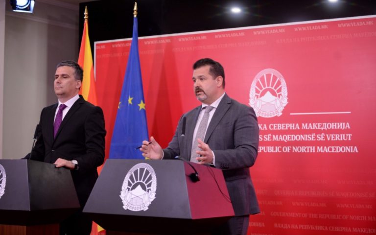 Новото име на страната може бъде вписано в учебниците в Северна Македония и Гърция вече от тази учебна година