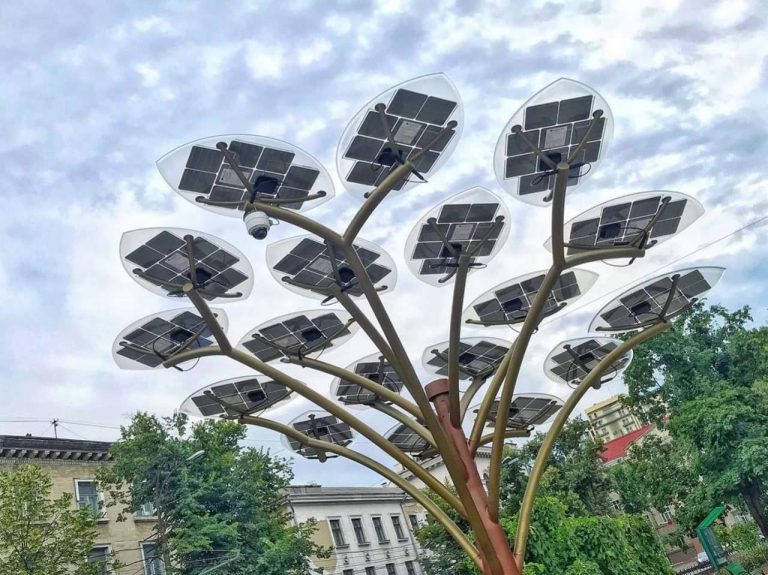 В Кишинев се появиха слънчеви дървета