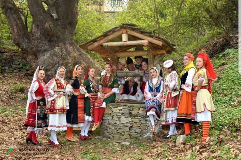 Фолклорни състави и хорове от България ще участват на културни събития в Северна Македония.