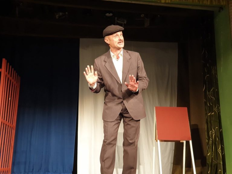 С премиерата на моноспектакъла „Даскал шоу“ бе открит новият сезон на бесарабския театър „Смешен петък“ на град Тараклия