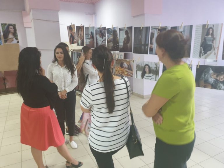 В бесарабския град Тараклия се откри фотоизложба на Александра Воинская „Просто красиво“