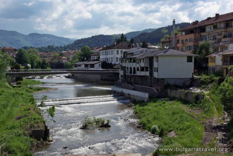 Научна среща за Ньойския договор в Троян