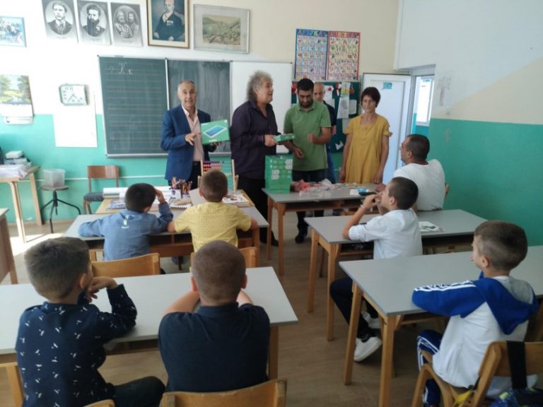 С усмивки и надежда започна новата учебна година в Босилеград