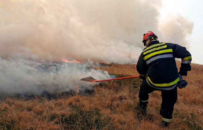 Въведоха извънредно положение в Сърбия заради пожара, който бушува и в Стара планина