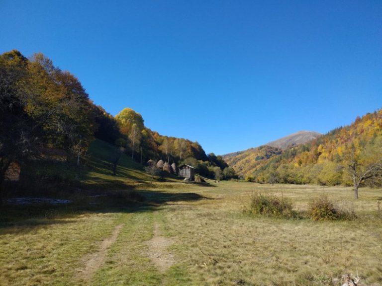 Есента продължава с летни температури