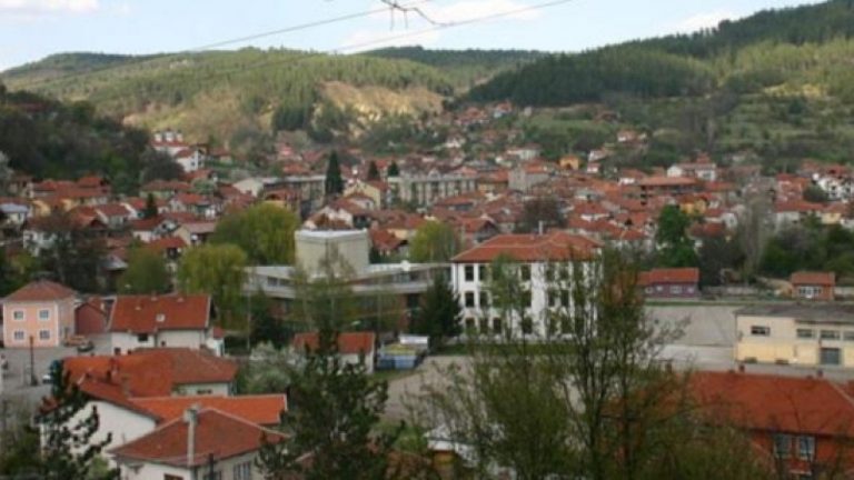 Българите в Западните покрайнини роптаят срещу отношението на българската държава