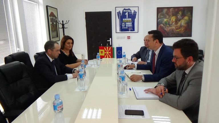 Българското посолство в Северна Македония ще финансира изграждане на няколко спортни съоръжения в община Крива Паланка