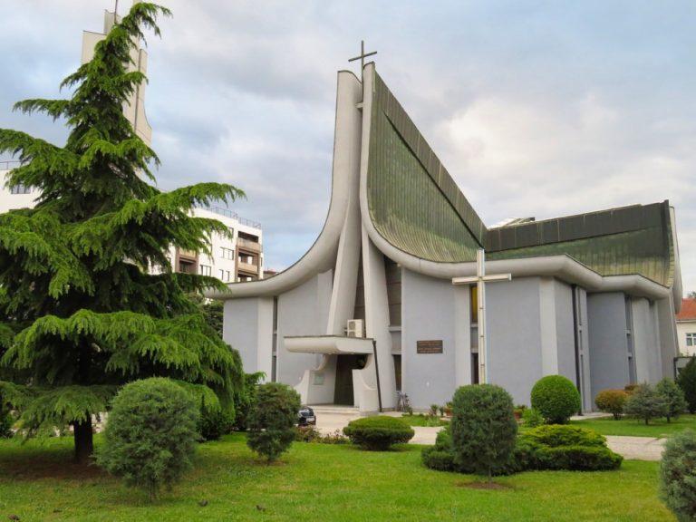 В централният храм на католическата църква в Скопие се проведе Коледна литургия