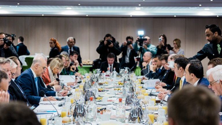 Министърът на външните работи на Северна Македония е на работно посещение в Брюксел