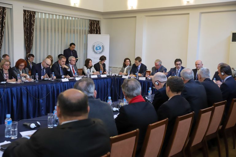 В Скопие се проведе кръгла маса на тема „Пътят към ЕС и НАТО: Перспективи и предизвикателства“