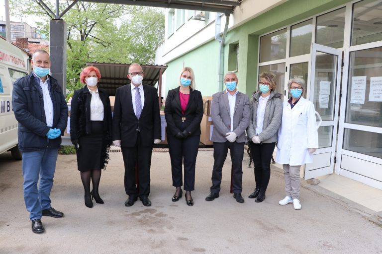 България предостави 132 защитни костюма в помощ на българското национално малцинство в Сърбия