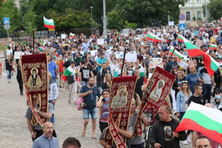 България шести ден иска оставките на правителството и на главния прокурор (СНИМКИ)