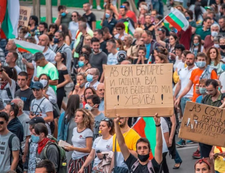 Протестиращите: Оставките на тримата министри са недостатъчни (ВИДЕО)