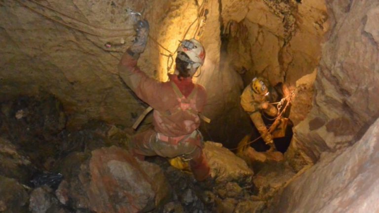 Нов успех за българските пещерняци – откриха над 1000-метрова пропаст в Хърватия