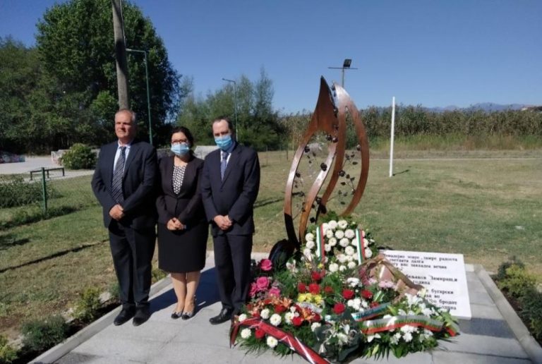 Посланикът ни в Скопие откри паметник на загиналите българи при потъването на кораба „Илинден“ (СНИМКИ)